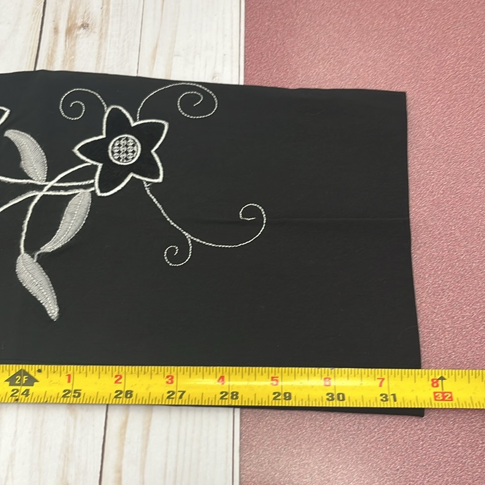 Bebe floral embroidered pants. Ankle length. Flat front & side zip. Stretch.NWT! - Picture 10 of 10